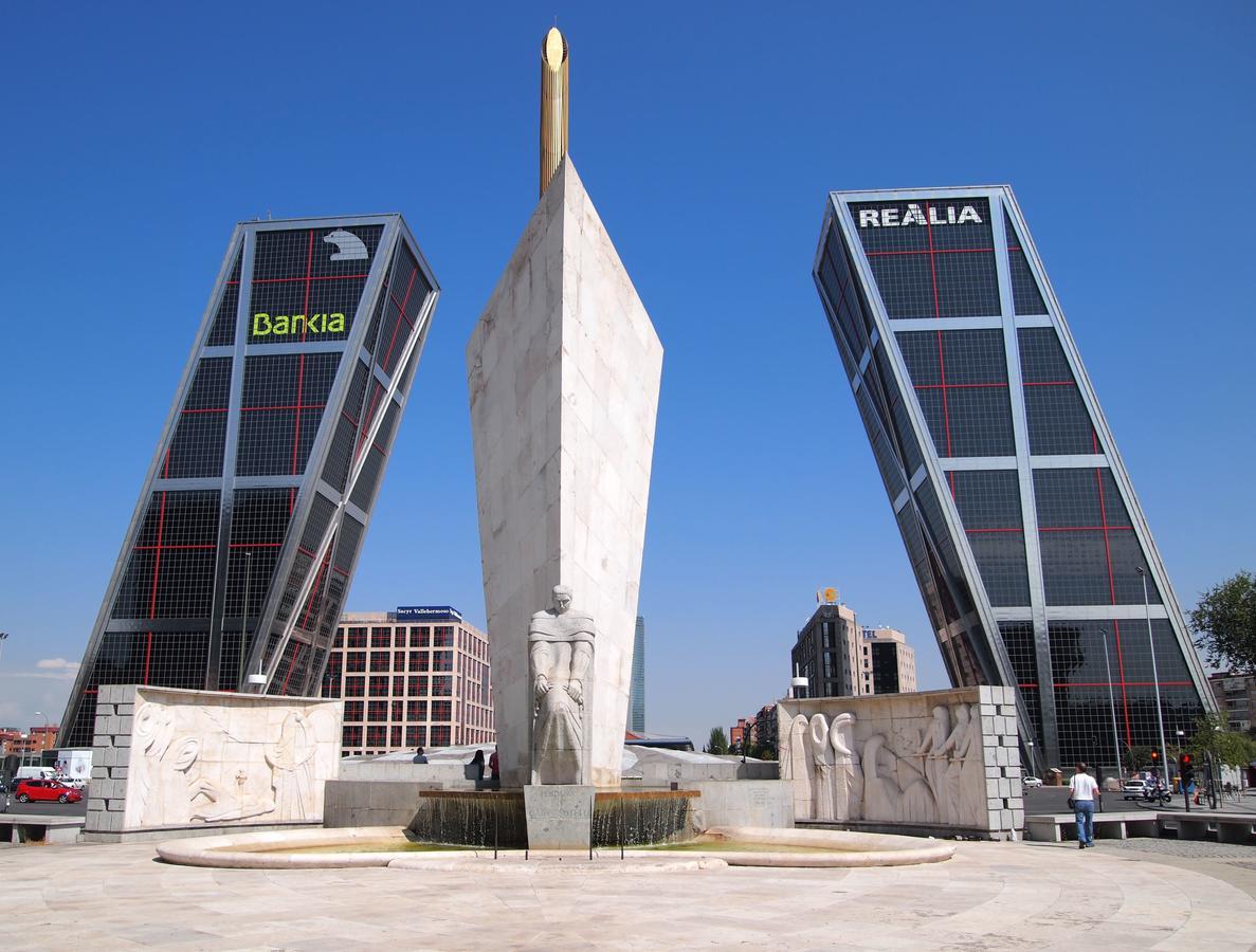 Atico Puerta De Europa Apartment Мадрид Екстериор снимка